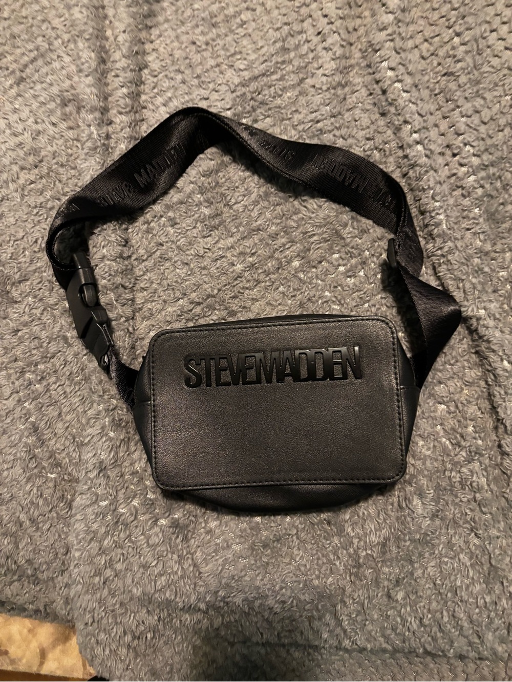 STEVE MADDEN Black Leather Crossbody Belt Bag